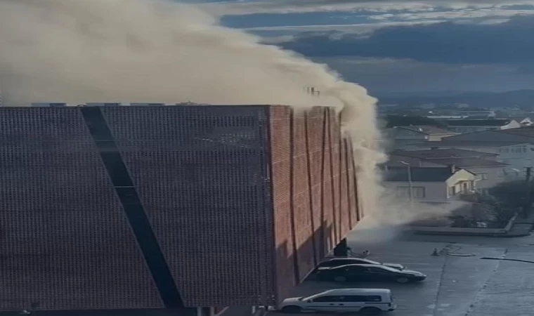 Çanakkale’de AVM’de yangın