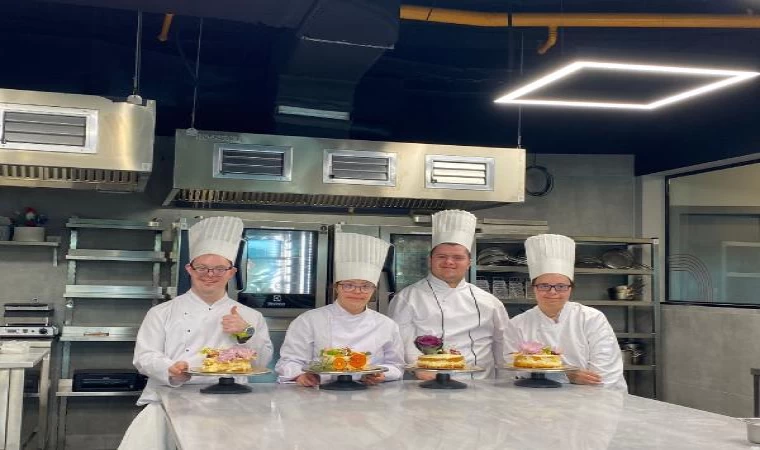 Down sendromlu öğrenciler üniversite eğitimi alarak pasta yaptı