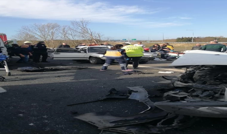 (Ek bilgi ve görüntülerle) TEM Kınalı Kavşağı’nda kaza: 3 ölü 1 yaralı