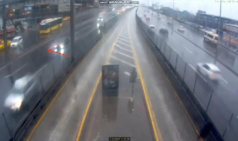 Esenyurt’ta İETT otobüsü kazasında yeni görüntüler: Aniden yola çıkan araca çarpmamak için manevra yapmış