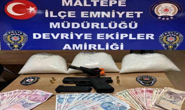 Maltepede korsan taksiden indirilen kadının üzerinden 3 kilo uyuşturucu çıktı
