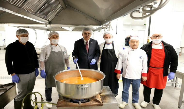 PAÜ kendi yemeğini pişirmeye başladı