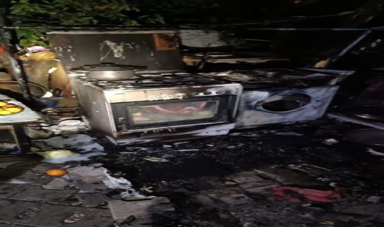 Samandağda çadır yangını çevreye sıçramadan kontrol altına alındı