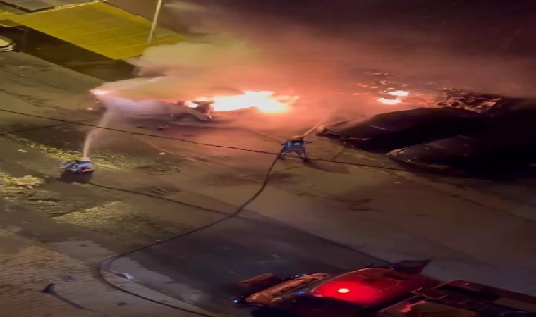 Şişli’de barakada başlayan yangın park halindeki araca sıçradı