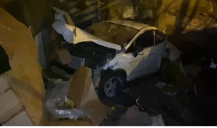 Sultanbeyli’de kaza yapan sürücü yaralı arkadaşını bırakarak kaçtı