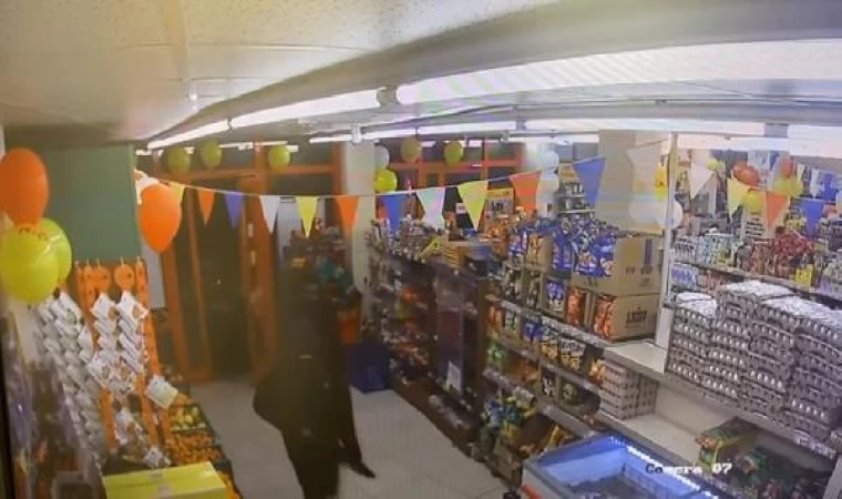 Sultangazi’de pompalı tüfekli soyguncuları paspasla kovaladı