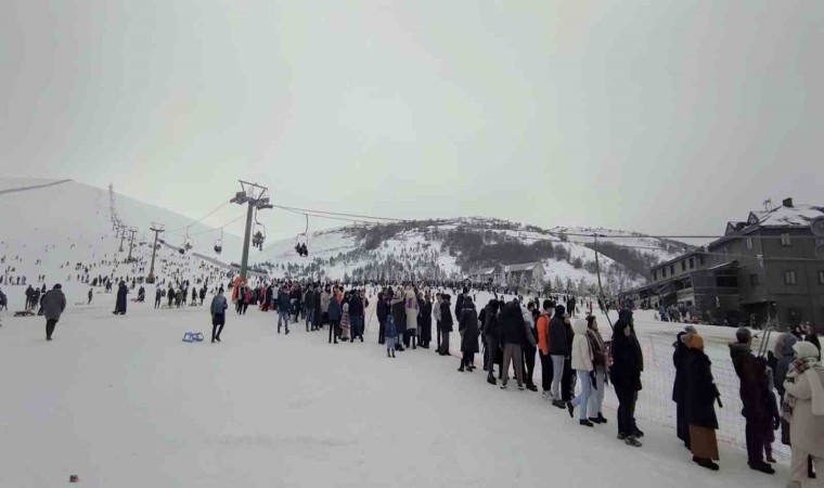 Akdağ Kayak Merkezi tıklım tıklım
