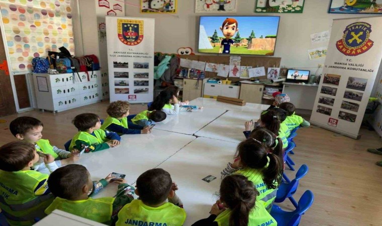 Anaokulu öğrencilerine jandarmadan trafik eğitimi