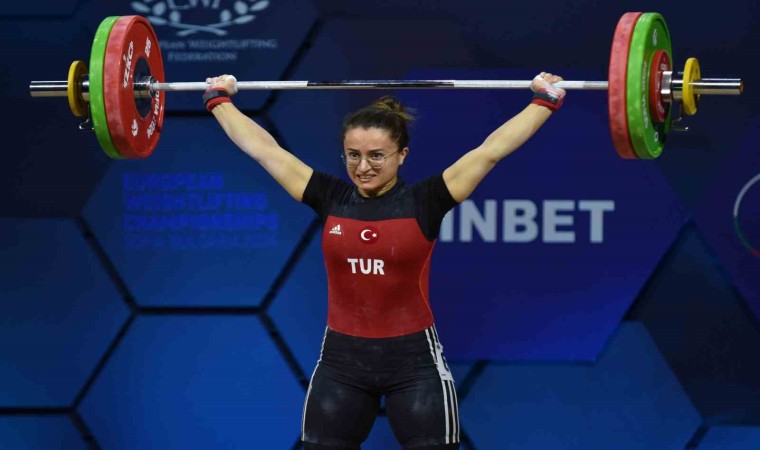 Aysel Özkandan koparmada bronz madalya