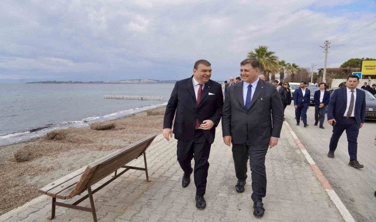 Cemil Tugay ve İsmail Yetişkin Seferihisarlılarla buluştu