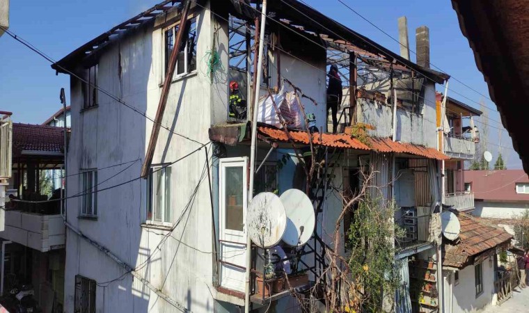 Döndüğünde tamir ettiği çatıyı yanarken buldu