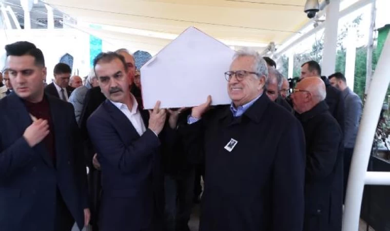 Eski Devlet Bakanı Yılmaz Karakoyunlu son yolculuğuna uğurlandı
