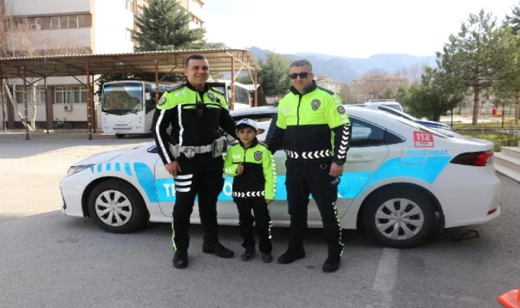 Oğuz Kağan’ın trafik polisi olma hayali, 1 günlüğüne gerçek oldu