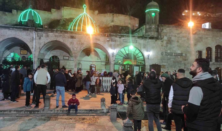 Peygamberler şehri Şanlıurfada Berat Kandili coşkusu