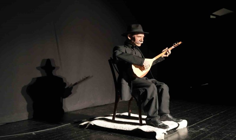 Robot Aşık Veysel öğrencilere konser verdi