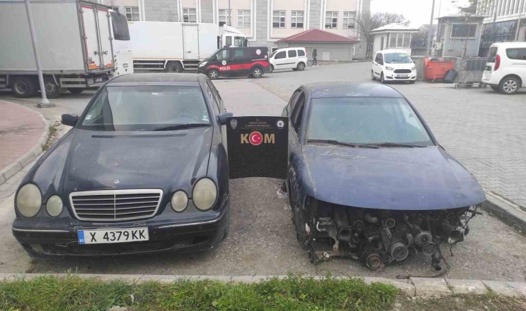 Samsunda yurt dışından getirilerek parçaları satılmış gümrük kaçağı 2 otomobil ele geçirildi