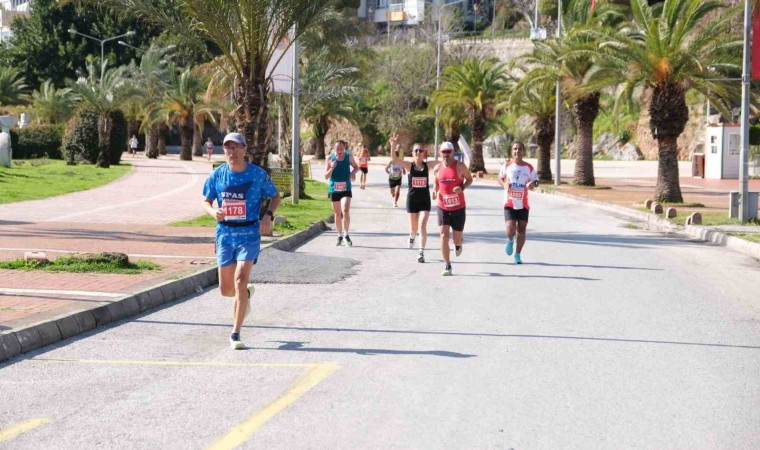 Alanyada Atatürk Halk Koşusu ve Yarı Maratonu tamamlandı