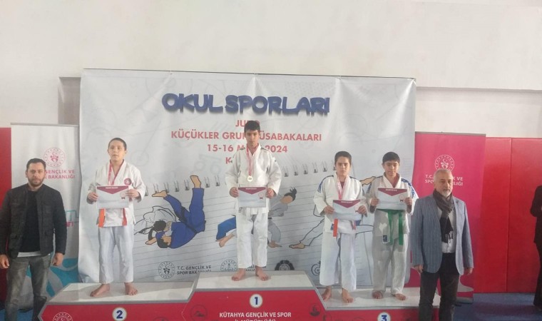 Başarılı sporcu gümüş madalya ile döndü