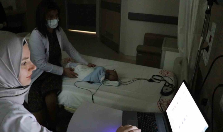 Erken tanıyla işitme kaybını engel olmaktan çıkarıyorlar