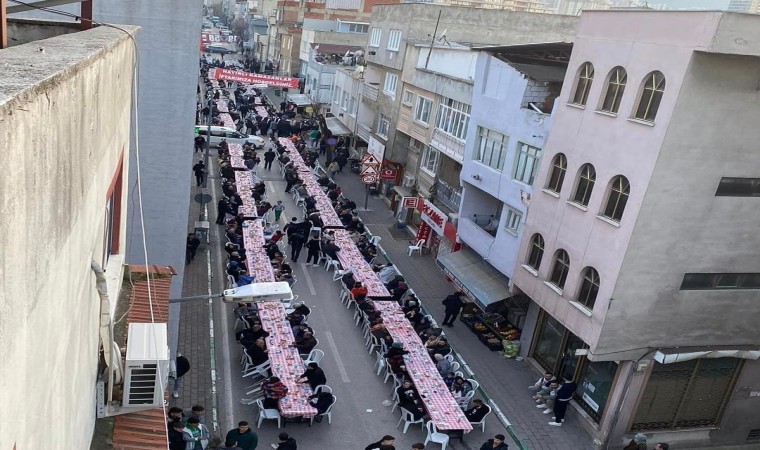 Mahalle gençleri bin kişilik iftar verdi