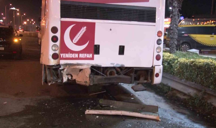 Maltepede alkollü sürücünün kullandığı otomobil 2 araca çarptı: 1 yaralı