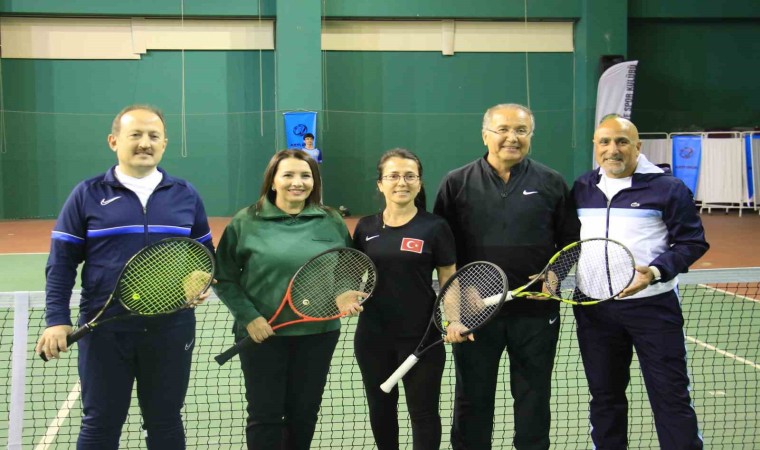 Mersinde Dünya Kadınlar Günü çerçevesinde düzenlenen tenis turnuvası başladı