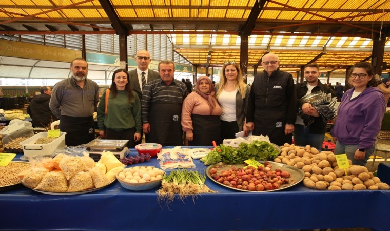 Nilüfer Belediyesi üretici esnafa pazar önlüğü dağıttı