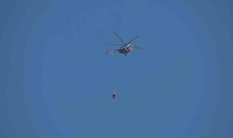 Uludağ eteklerinde çıkan yangına havadan ve karadan müdahale sürüyor