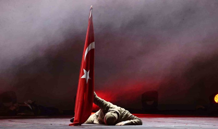 Denizli Büyükşehir Halk Oyunları Topluluğu ‘Asrın Zaferi ile göz doldurdu