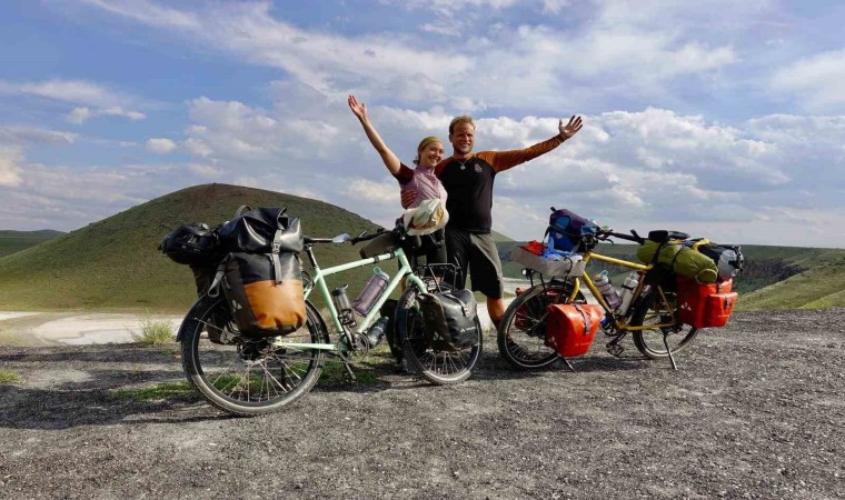 İsviçreli çift bisikletle Meke Gölüne ulaştı