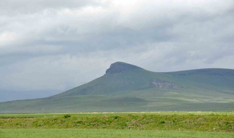 Karsta King Kongun kafasına benzeyen dağ
