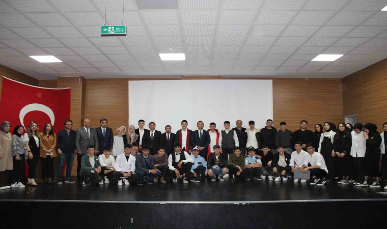 Tortumda Karakoç ve Kısakürek anıldı