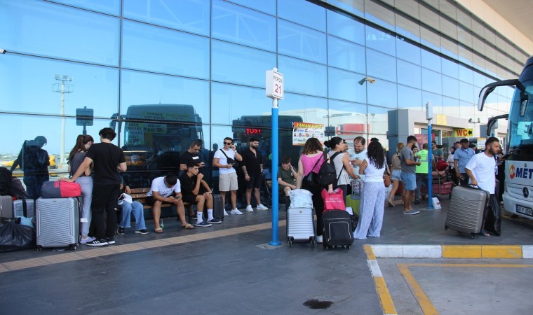 Aydın Şehirlerarası Otobüs Terminalinde Kurban Bayramı yoğunluğu