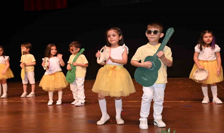 Manavgatta miniklerin mezuniyet sevinci