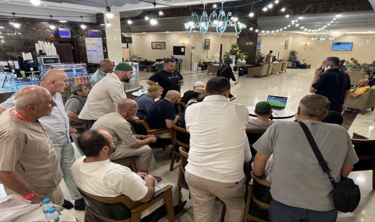 Medinede hacıların milli maç heyecanı