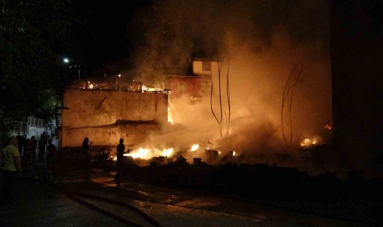 Çankırıda 3 ev alevlere teslim oldu