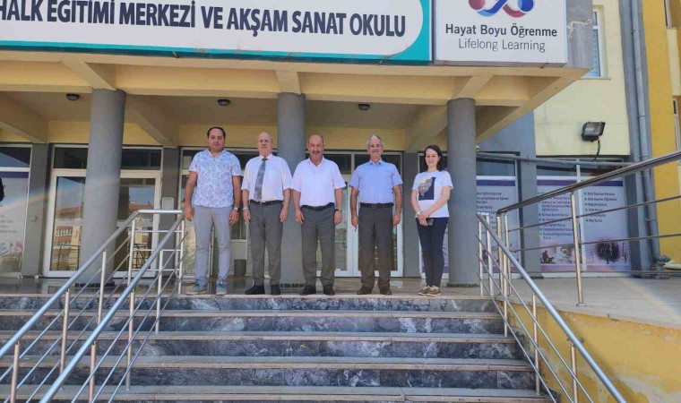 HEM, toplumun her kesimine hitap eden eğitim programları ile önemli bir hizmet sunuyor