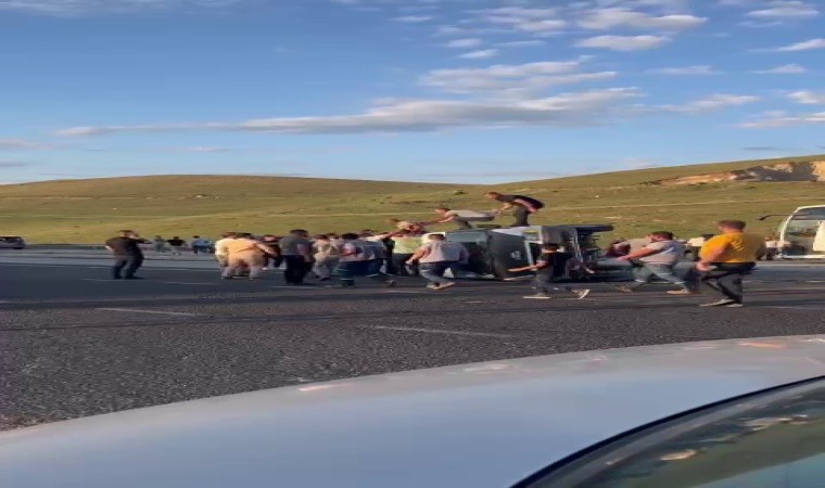 Pasinlerde zincirleme trafik kazası: 3 yaralı