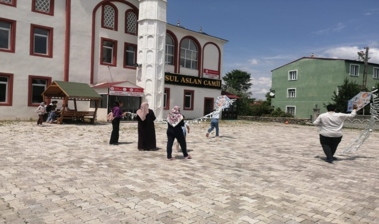 Resul Aslan Camii Yaz Kuran Kursunda Uçurtma Şenliği