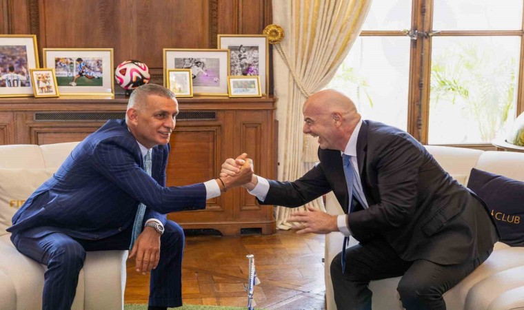 TFF Başkanı Hacıosmanoğlu, Pariste FIFA Başkanı Infantino ile bir araya geldi