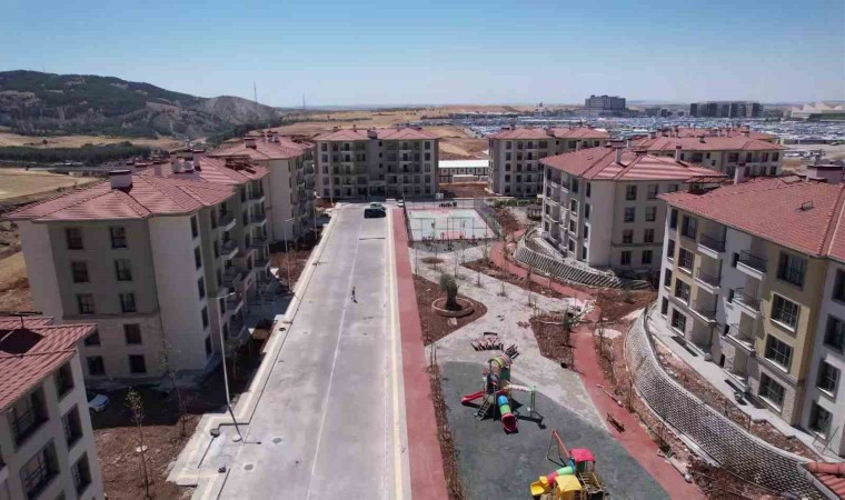 Adıyamanlı depremzedeler Baykarın yaptığı konutlara yerleşmeye başladı