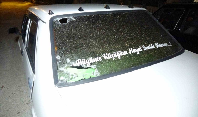 Burdurda otomobile sıkılan kurşunlar balkonda oturan yaşlı çifte isabet etti: 2 yaralı