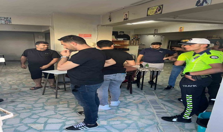 Esenyurtta uygulamada aracı polisin üstüne süren şahıslar kamerada