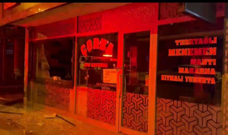 Gece vakti lokanta kurşunladı… O anlar kamerada