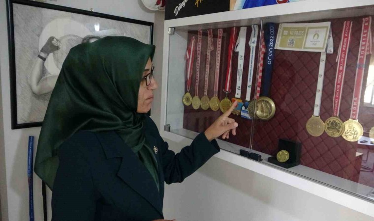 Milli Boksör Hatice Akbaşın annesi İlkay Akbaş: “Altın madalyanın yeri hazır”