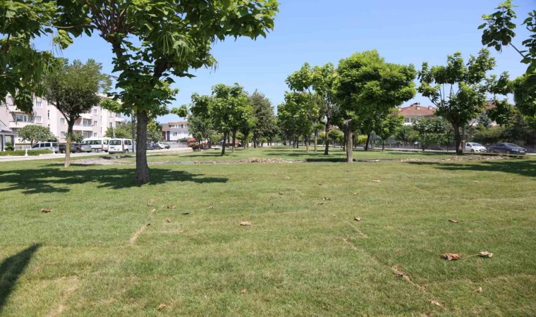Serdivanda parklar ve spor alanları yenileniyor