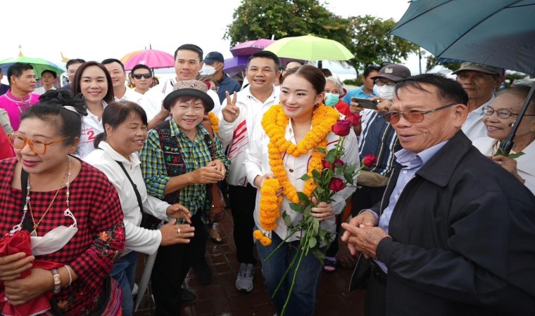 Taylandın eski Başbakanı Thavisinin kızı başbakan adayı olarak belirlendi