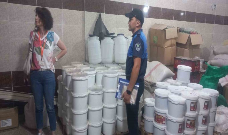 Tonlarca bozulmuş ve etiketsiz ürün imha edildi