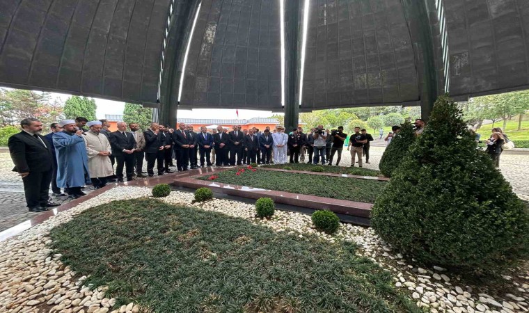 Adnan Menderes ve yol arkadaşları kabirleri başında anıldı