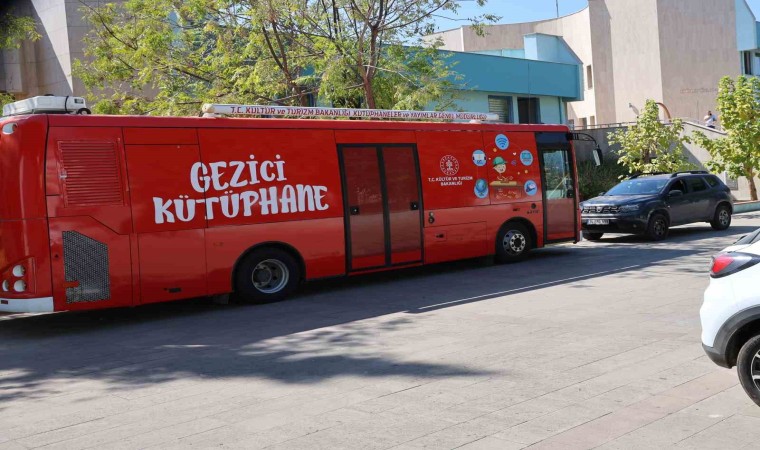 Aydındaki gezici kütüphaneden Atilla Koçun ismi silindi